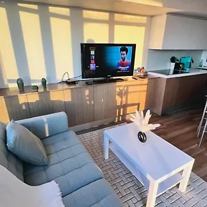 Cozy In Downtown + Free Parking Apartment Toronto